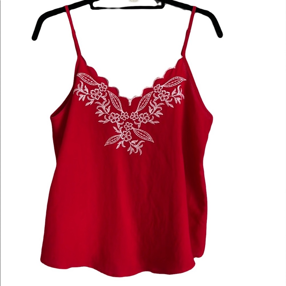 Mine red tank top with white embroidery